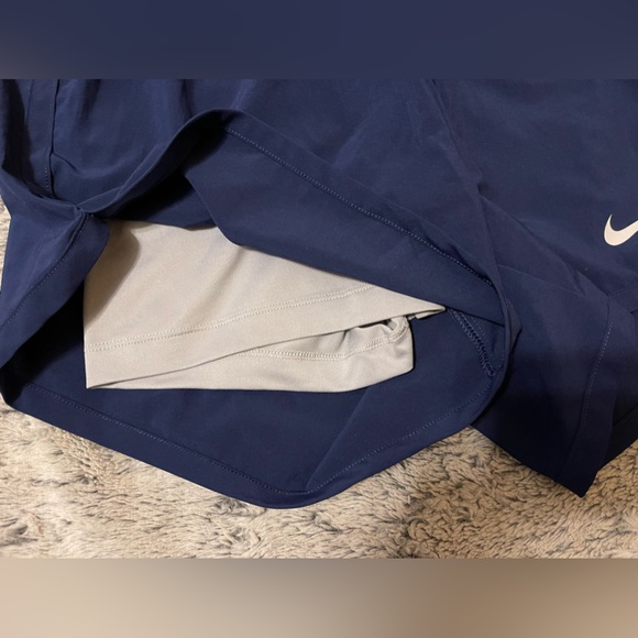 Nike running shorts - Picture 2 of 3